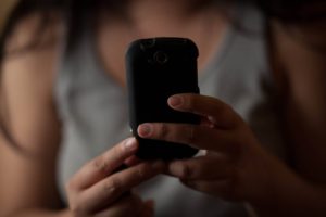 Divulgar nudes, sem consentimento, é crime.