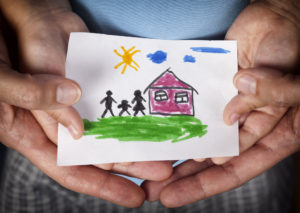 Ser mãe e ser pai é uma construção, um processo que demanda disponibilidade, amor, paciência, carinho e compreensão, e isso vale tanto para os filhos biológicos, quanto para os adotivos.