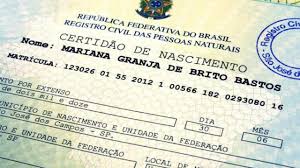 A inclusão do sobrenome materno é possível e simples.