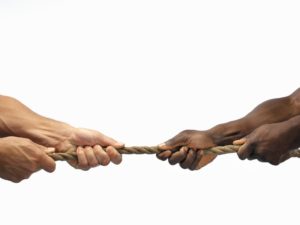 Entenda a diferença entre racismo e injúria racial