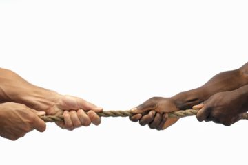 Entenda a diferença entre racismo e injúria racial